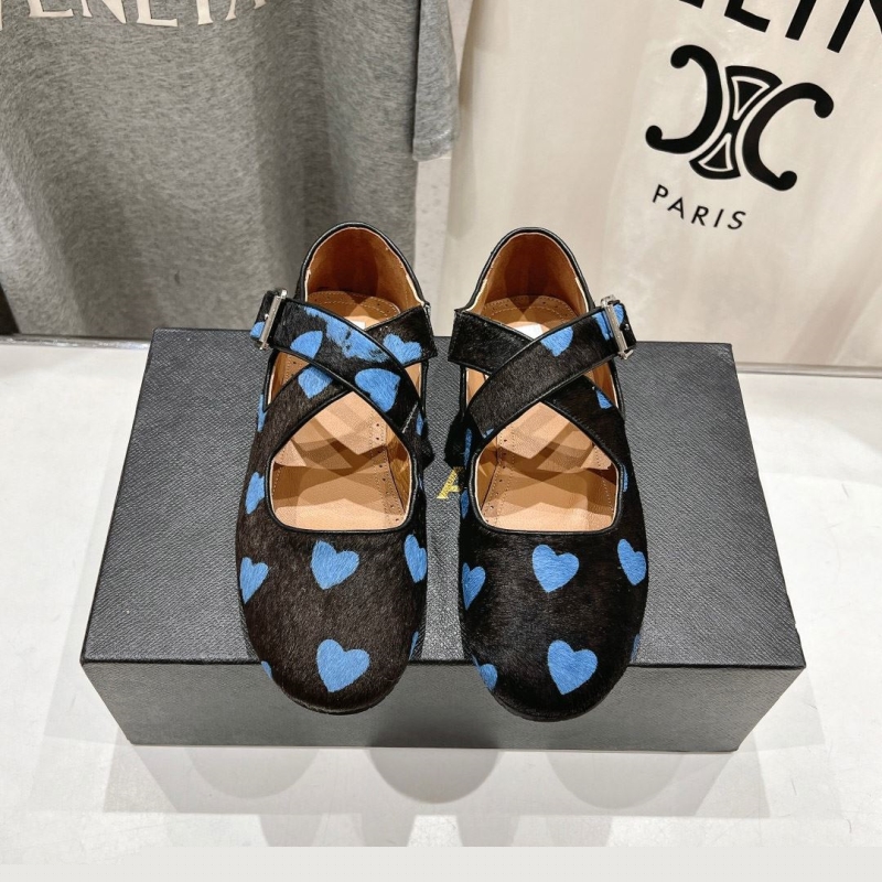 Other flat shoes